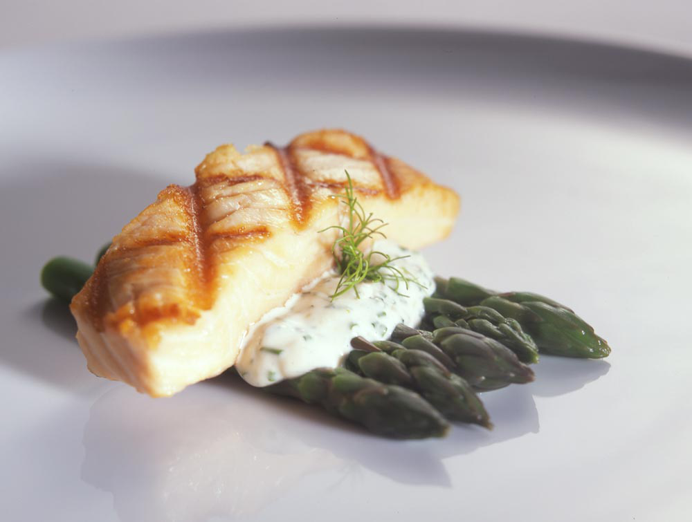 Grilled Salmon Filet with Asparagus & B&eacute;arnaise Aioli Recipe