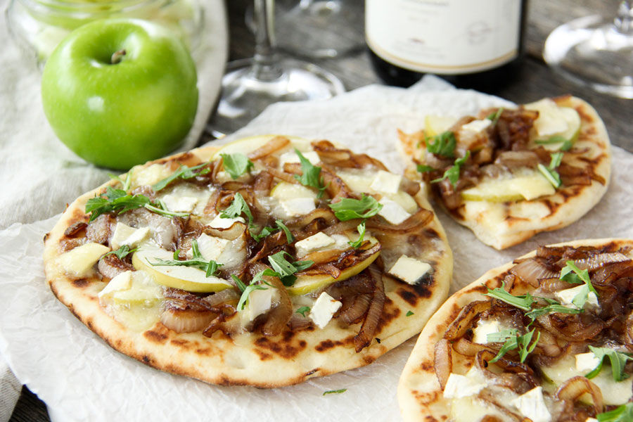 Caramelized Onion, Apple and Brie Flatbread Recipe Caramelized Onion, Apple and Brie Flatbread Recipe