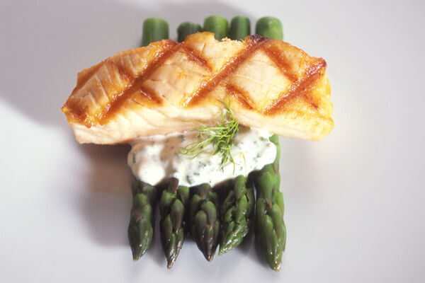 Grilled Salmon Filet with Asparagus and B&eacute;arnaise Aioli