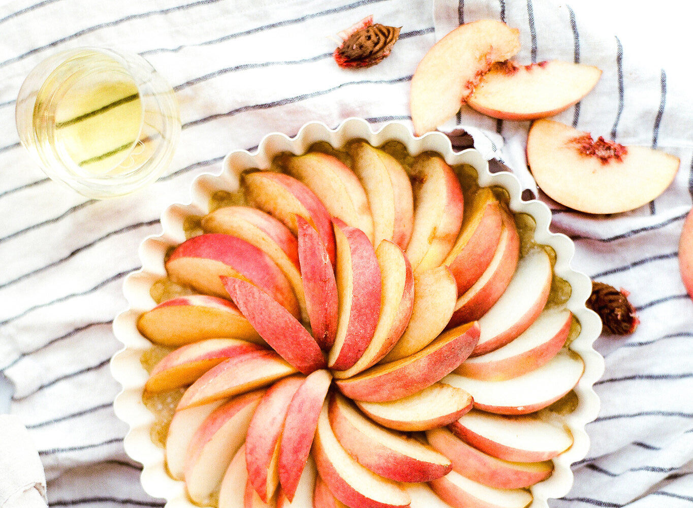 Fruit tart with wine
