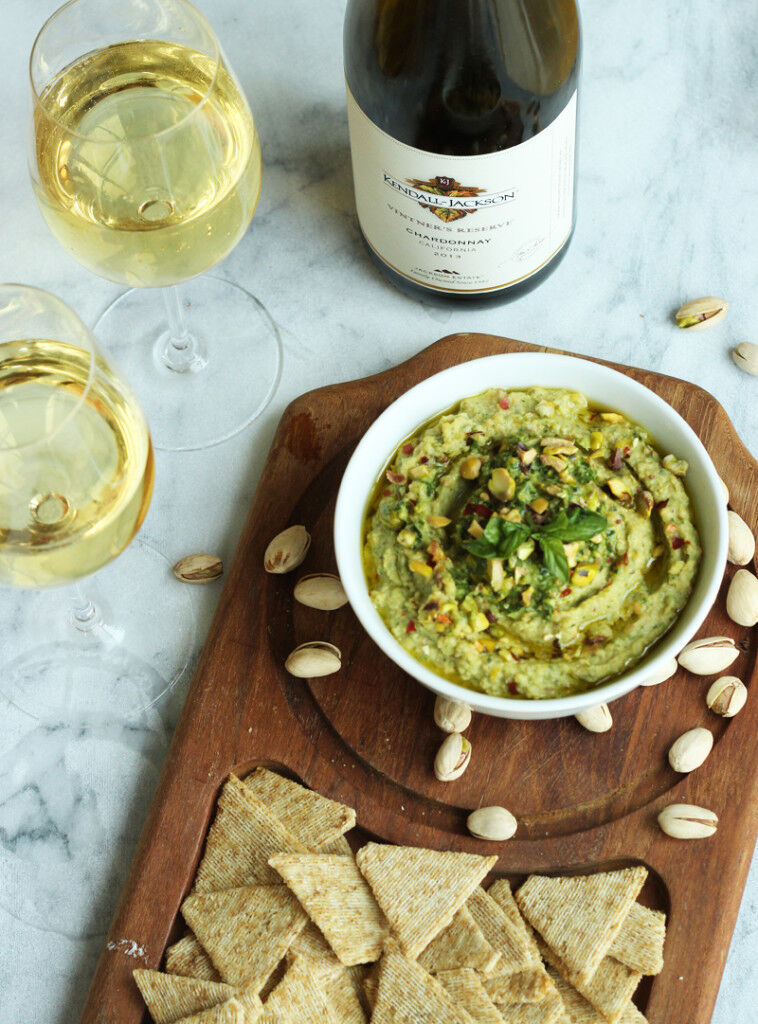 Pistachio spinach hummus with pita