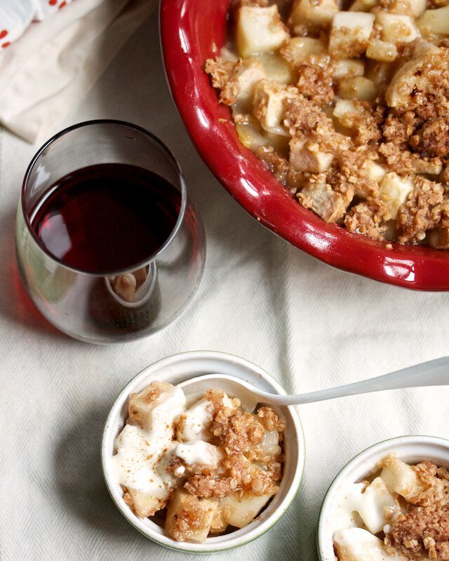 Pear crisp with Pinot Noir wine Pear crisp with Pinot Noir wine