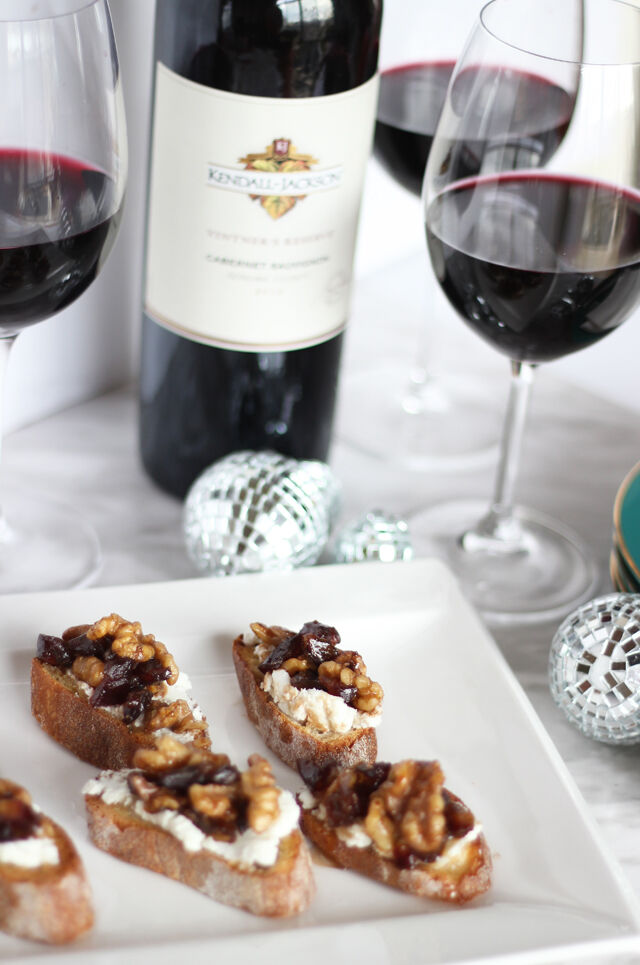 Date and walnut crostinis with wine Date and walnut crostinis with wine