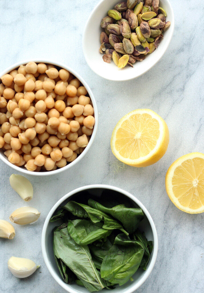 Spinach hummus ingredients