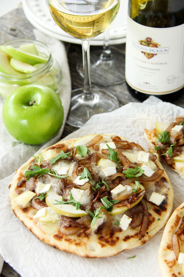 This Caramelized Onion, Apple and Brie Flatbread recipe is an ideal summer appetizer for an outdoor bbq or to enjoy as a personal entree for yourself.