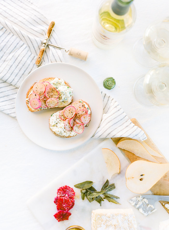 This Radish & Goat Cheese crostini's combination of creamy goat cheese, crisp radishes, and moments of chives makes for the perfect appetizer as we transition into warm(er) weather. #recipe