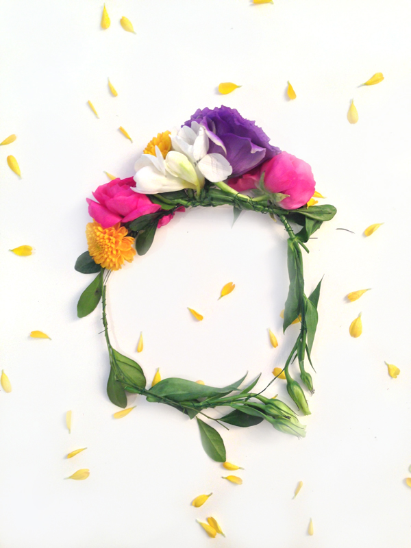 Gifts are great and flowers are great so how about combining them to make a handmade flower crown gift? #DIY
