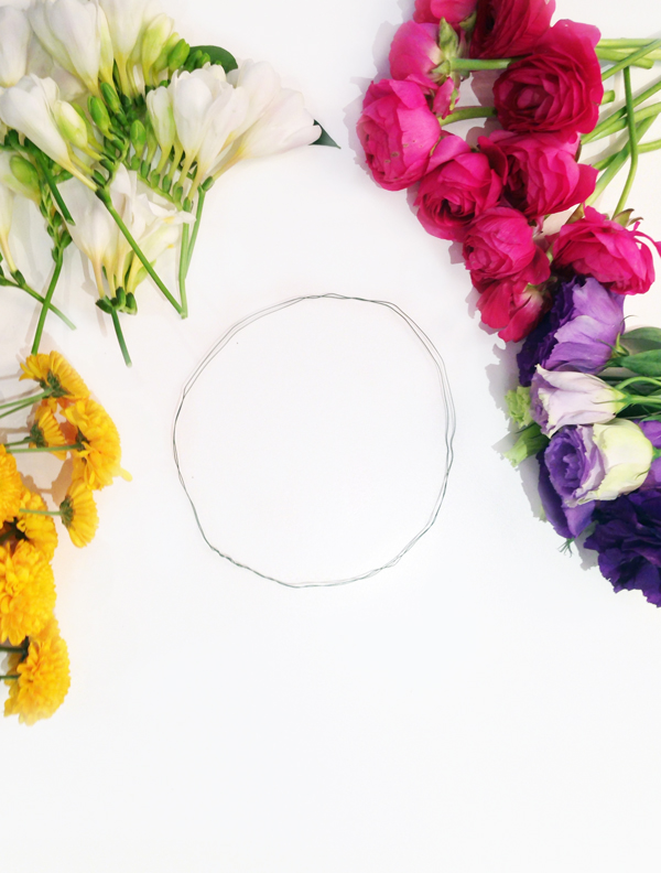 Gifts are great and flowers are great so how about combining them to make a handmade flower crown gift? #DIY