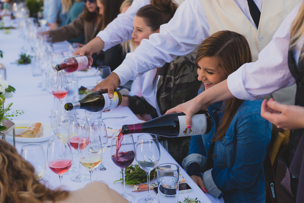 To celebrate the start of summer (and our new Vintner’s Reserve Pinot Gris), we partnered with Alaina Kaczmarski and Danielle Moss of The Everygirl to bring Sonoma Wine Country to the Windy City. #KJxTEGwinenights