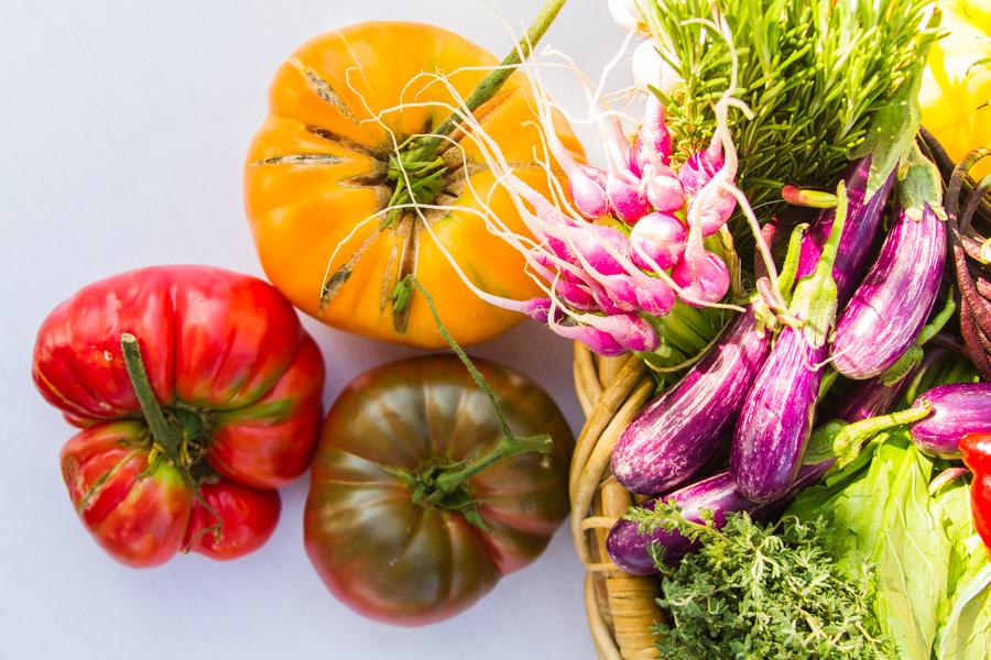 Here’s a few simple tips on how to host a memorable farm-to-table dinner. #fall