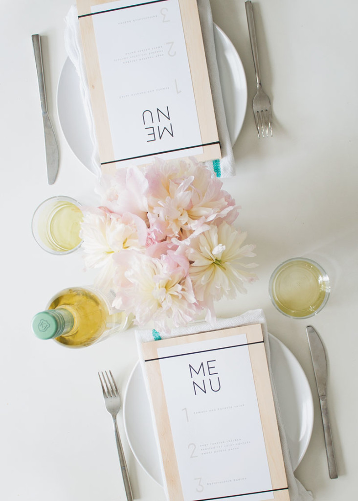 This Printable Menu us a really fun and easy way to spruce up your table for your next dinner party! #DIY