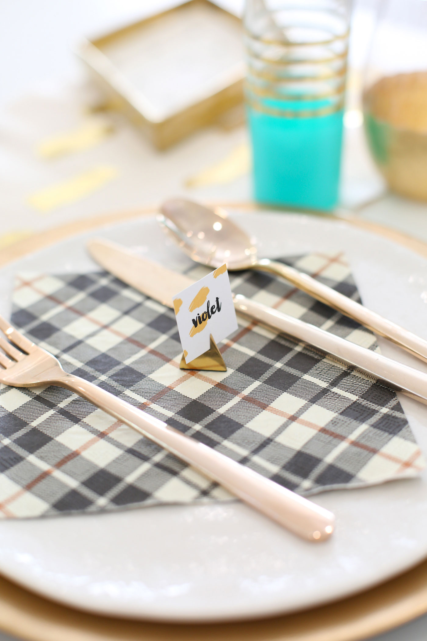 These DIY printable place cards help your guests know who sits where, can make for awesome conversation and help people feel more comfortable.
