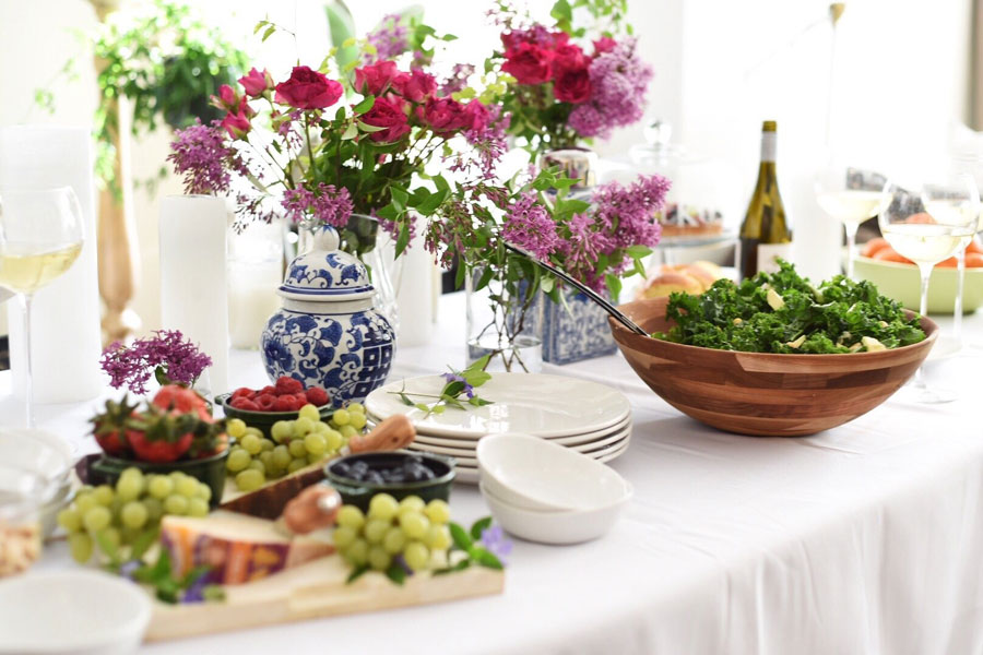 We are sharing four easy tips on how to host a stress-free housewarming party and how to have a blast in the process!