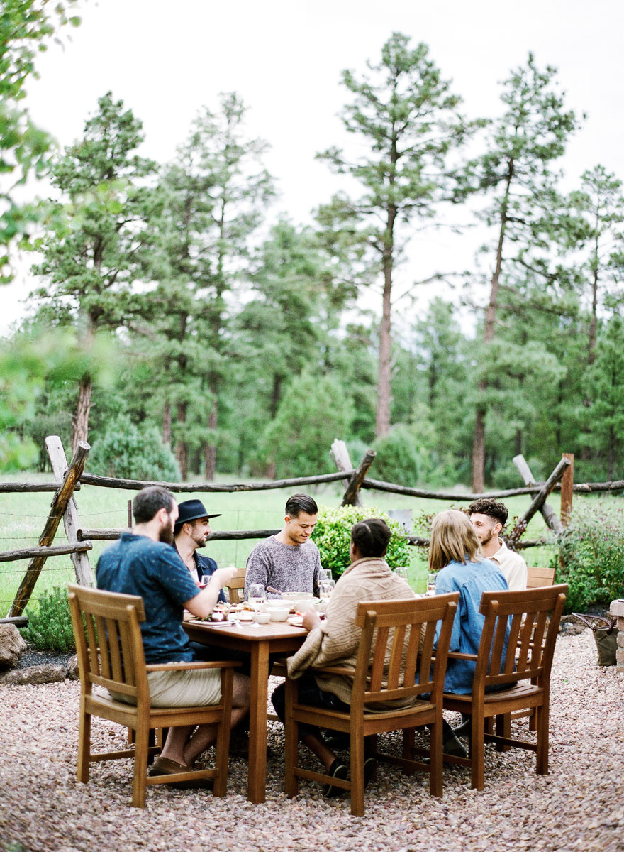 Colder weather doesn't mean the backyard get togethers have to come to an end. Here are some fun and practical tips for outdoor entertaining in the fall.