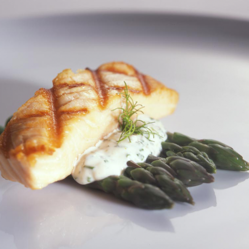 Grilled Salmon Filet with Asparagus & Béarnaise Aioli